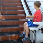 Czy krzesełka schodowe można zamontować na zewnątrz budynku domu